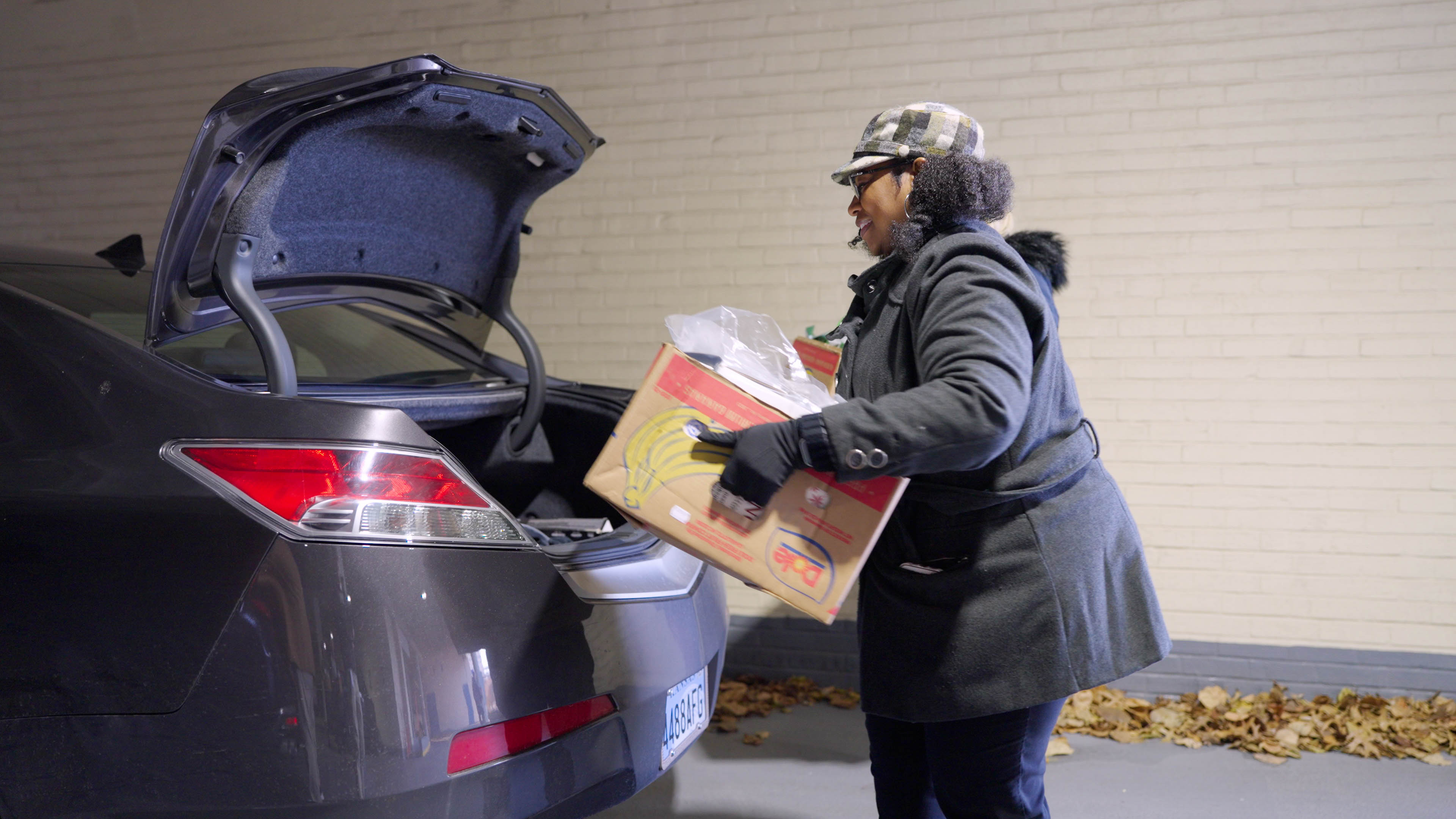 woman-loading-car.jpg woman-loading-car